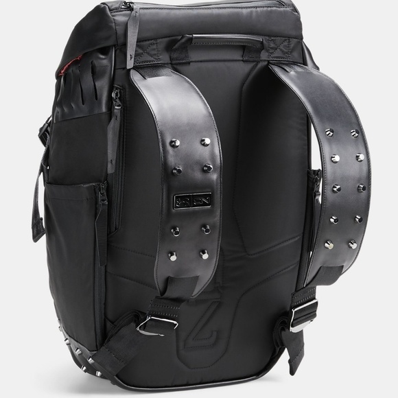 Backpack - Picture 2 of 7